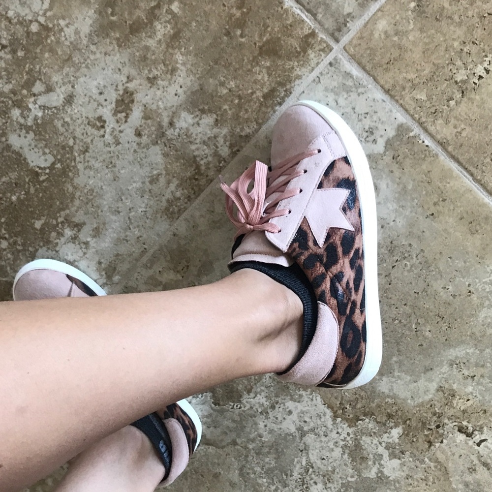 1 left💕 Pink Leopard and Star Fashion Sneakers - Picture 8 of 10